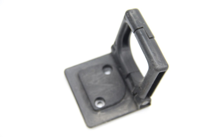 photo de LUGGAGE HOOK PEUGEOT SATELIS 125 (2006 - 2009)