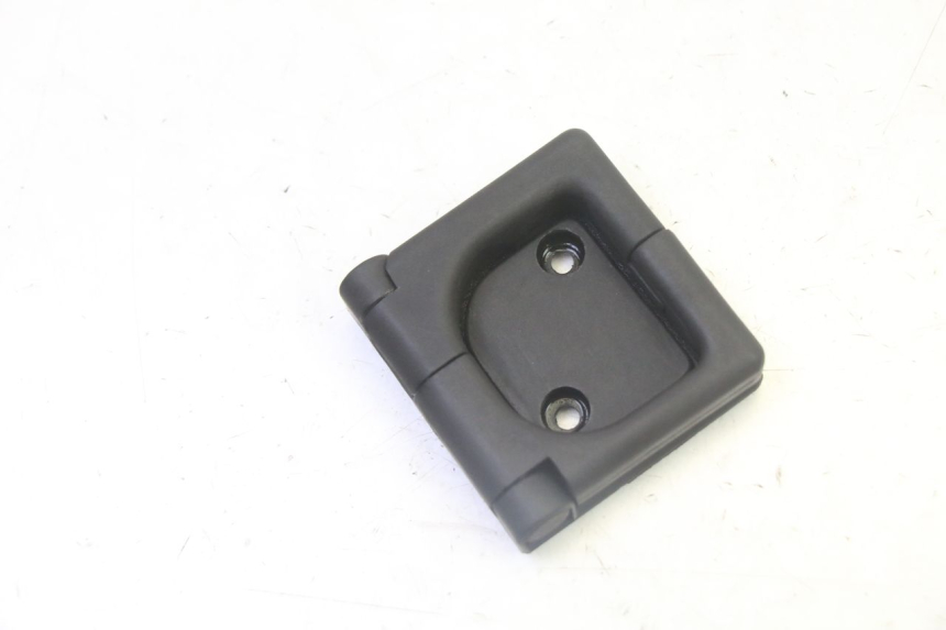 photo de BAG HOOK PEUGEOT SATELIS 125 (2013 - 2018)