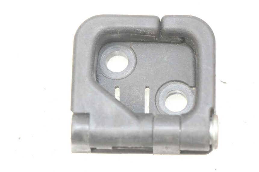 photo de LUGGAGE HOOK SUZUKI SIXTEEN 125 (2008 - 2010)