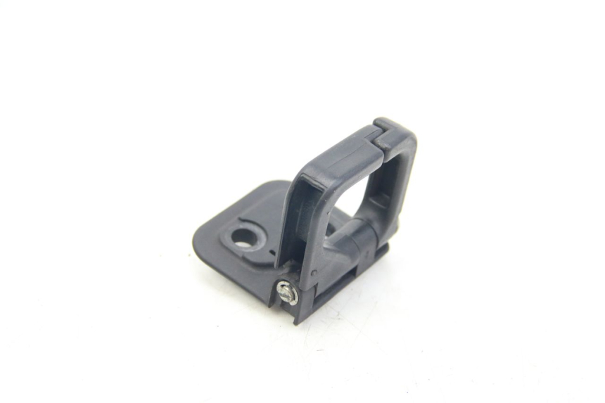 photo de LUGGAGE HOOK SUZUKI SIXTEEN 125 (2008 - 2010)