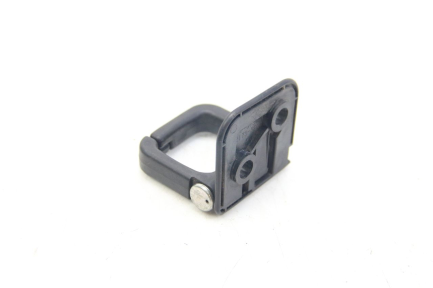 photo de LUGGAGE HOOK SUZUKI SIXTEEN 125 (2008 - 2010)