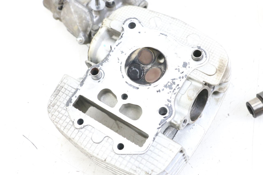 photo de REAR CYLINDER HEAD SUZUKI VL INTRUDER 125 (2004 - 2007)