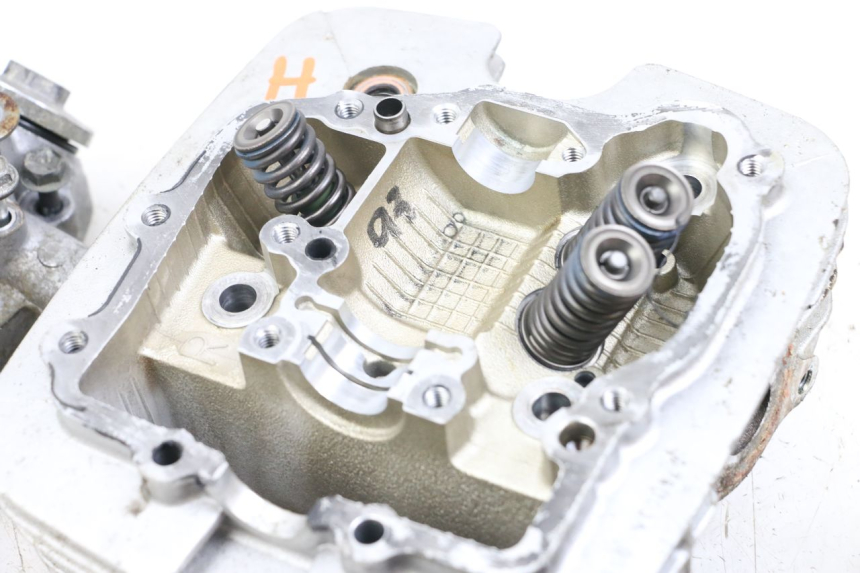 photo de REAR CYLINDER HEAD SUZUKI VL INTRUDER 125 (2004 - 2007)