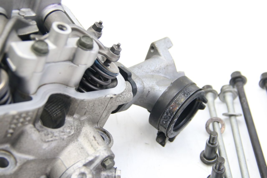 photo de CYLINDER HEAD SUZUKI BURGMAN 125 (2007 - 2014)