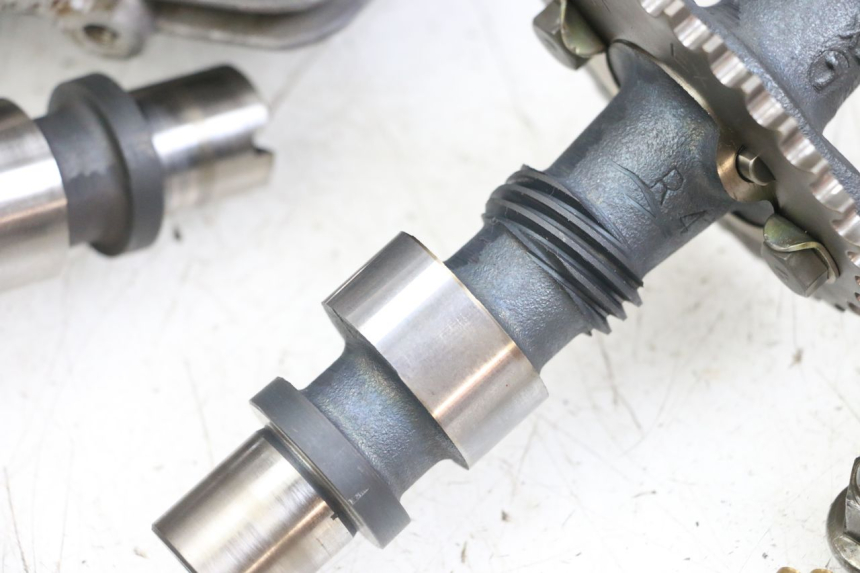 photo de CYLINDER HEAD SUZUKI GSX E 250 (1982 - 1983)