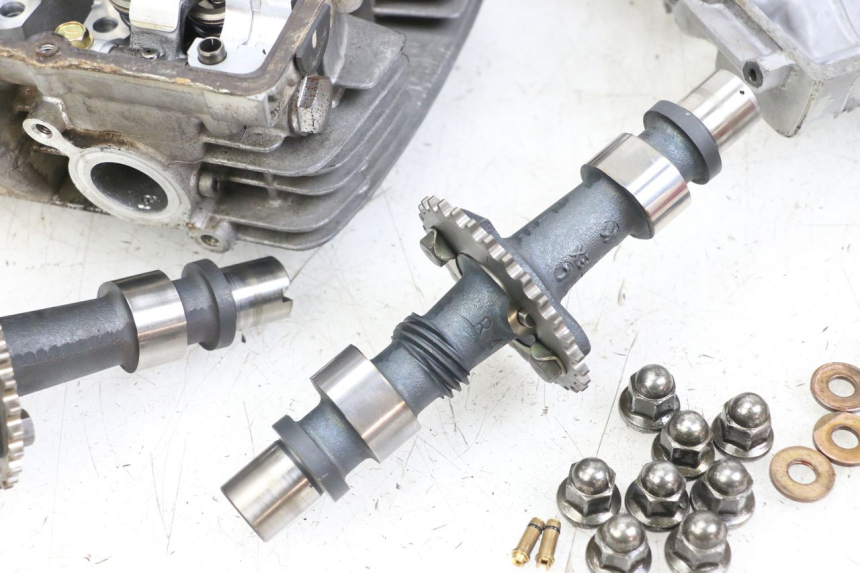 photo de CYLINDER HEAD SUZUKI GSX E 250 (1982 - 1983)