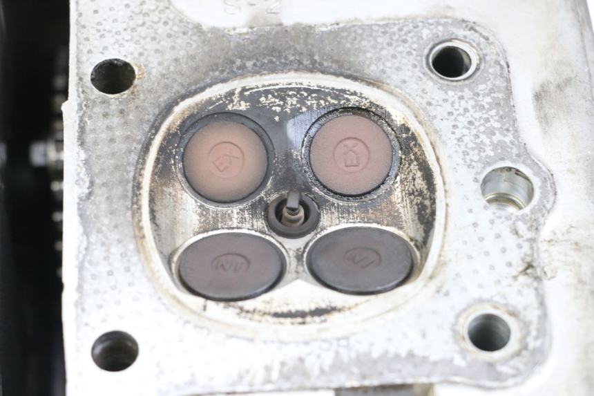 photo de CYLINDER HEAD SUZUKI GSX E 250 (1982 - 1983)