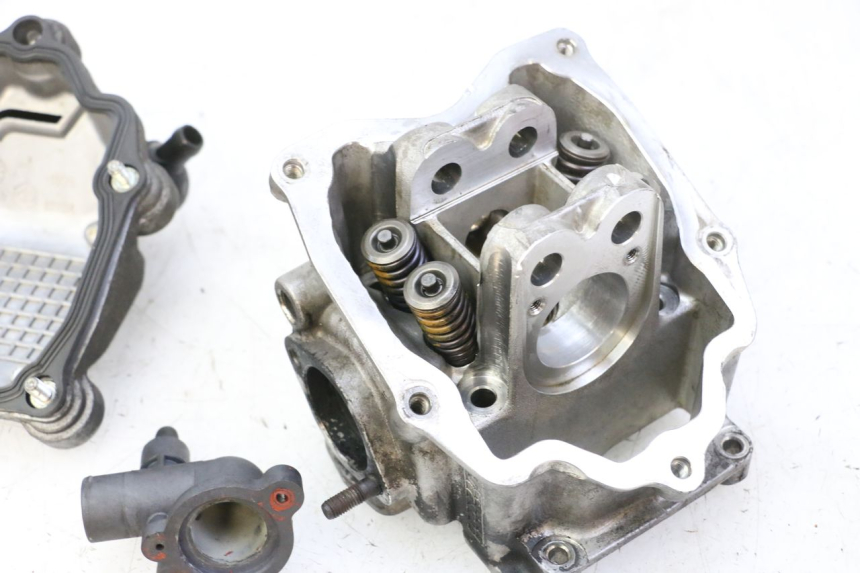 photo de CYLINDER HEAD PIAGGIO MP3 RL 250 (2007 - 2010)