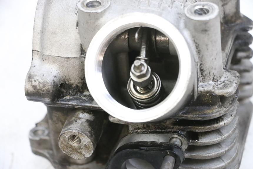 photo de CYLINDER HEAD SYM ORBIT III 3 4T 50 (2021 - 2025) - High-resolution close-up