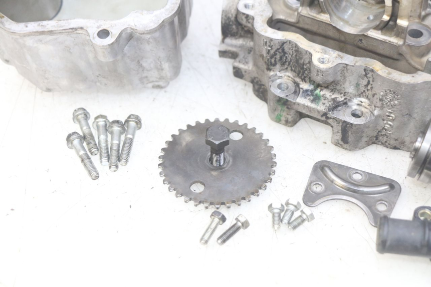 photo de CYLINDER HEAD PEUGEOT ELYSEO 125 (1999 - 2004)