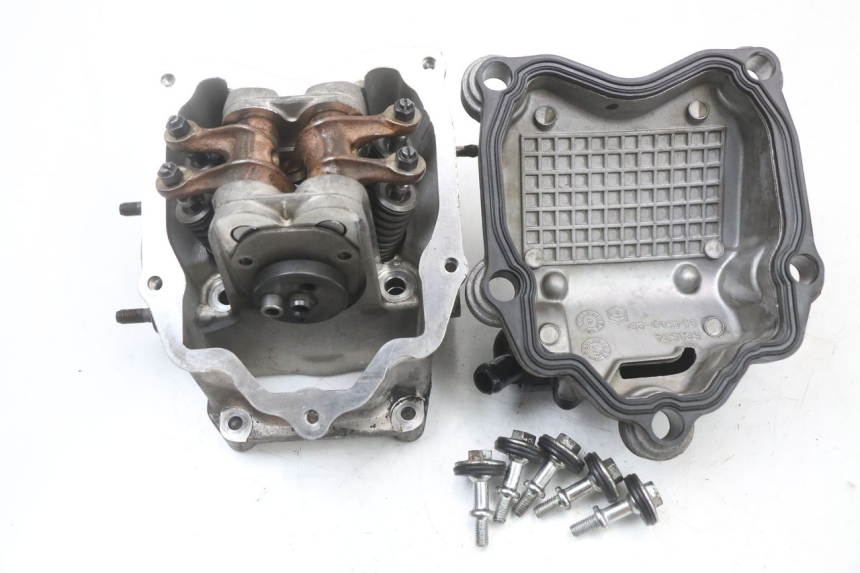 photo de CYLINDER HEAD PIAGGIO X8 125 (2004 - 2007)