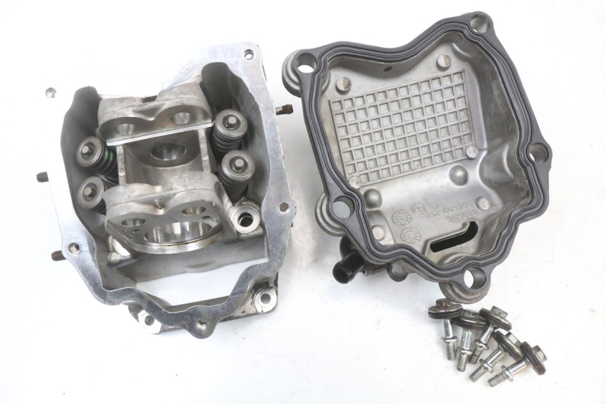 photo de CYLINDER HEAD PIAGGIO X8 125 (2004 - 2007)