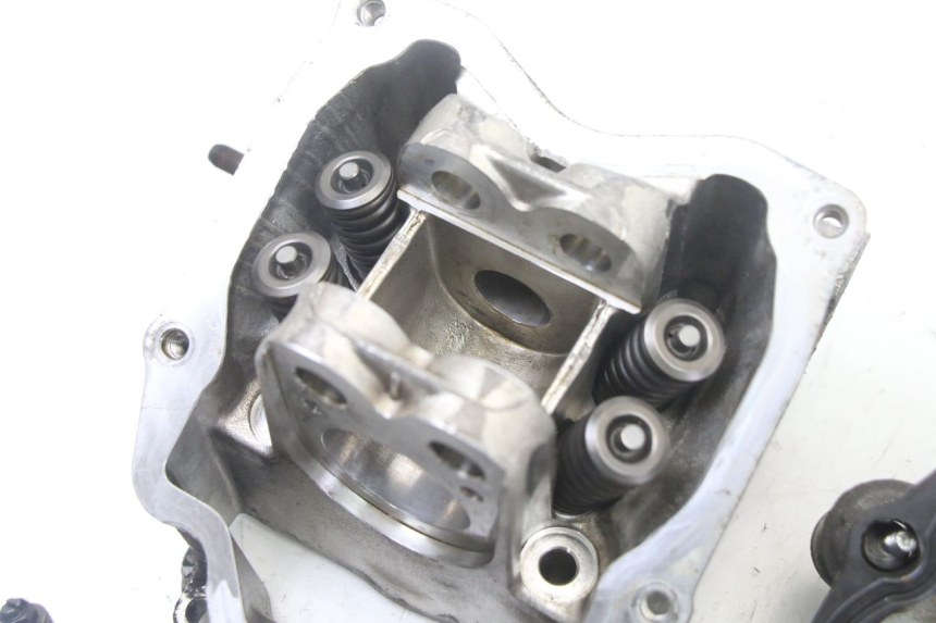 photo de CYLINDER HEAD PIAGGIO X8 125 (2004 - 2007)