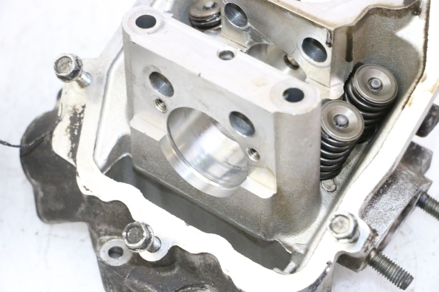 photo de CYLINDER HEAD PEUGEOT SATELIS 125 (2013 - 2018)