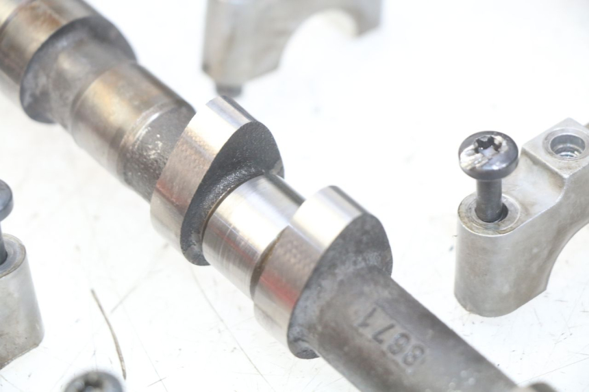 photo de CYLINDER HEAD TRIUMPH SPRINT ST 955 (1999 - 2001)