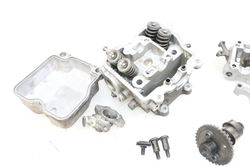 photo de CYLINDER HEAD SUZUKI BURGMAN 125 (2007 - 2014)