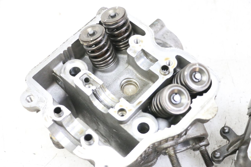 photo de CYLINDER HEAD SUZUKI BURGMAN 125 (2015 - 2017)