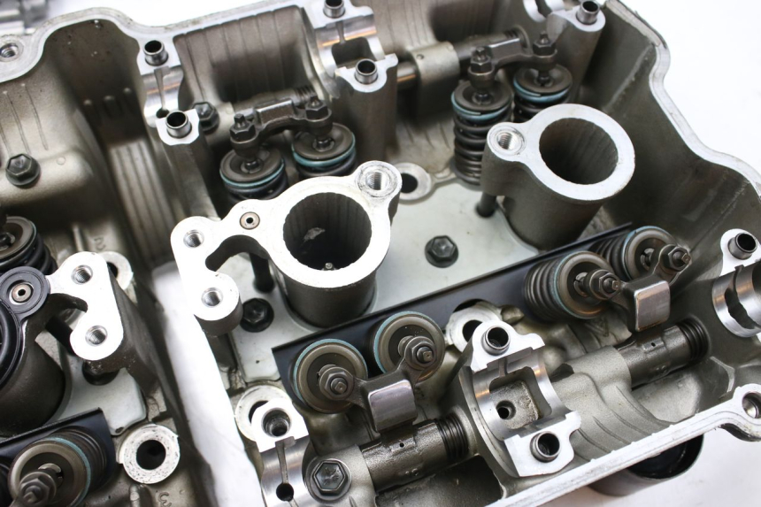 photo de CYLINDER HEAD SUZUKI GSF S BANDIT 600 (2000 - 2004)