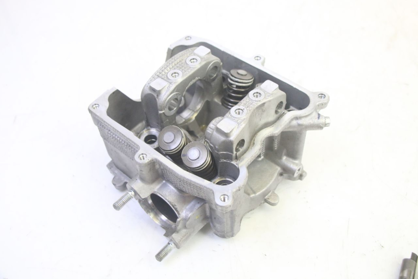 photo de CYLINDER HEAD YAMAHA TRICITY 300 (2020 - 2024) - Alternative perspective