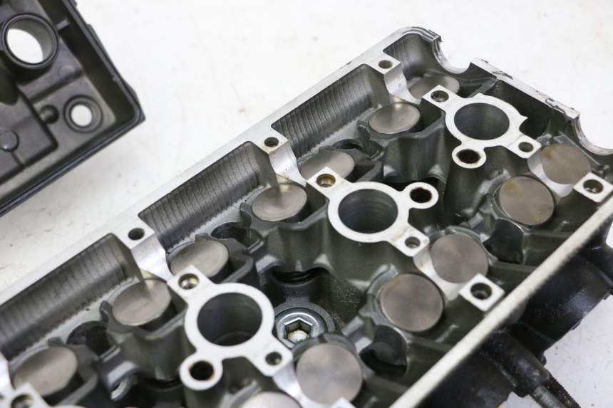photo de CYLINDER HEAD YAMAHA XJ6 600 (2008 - 2016)