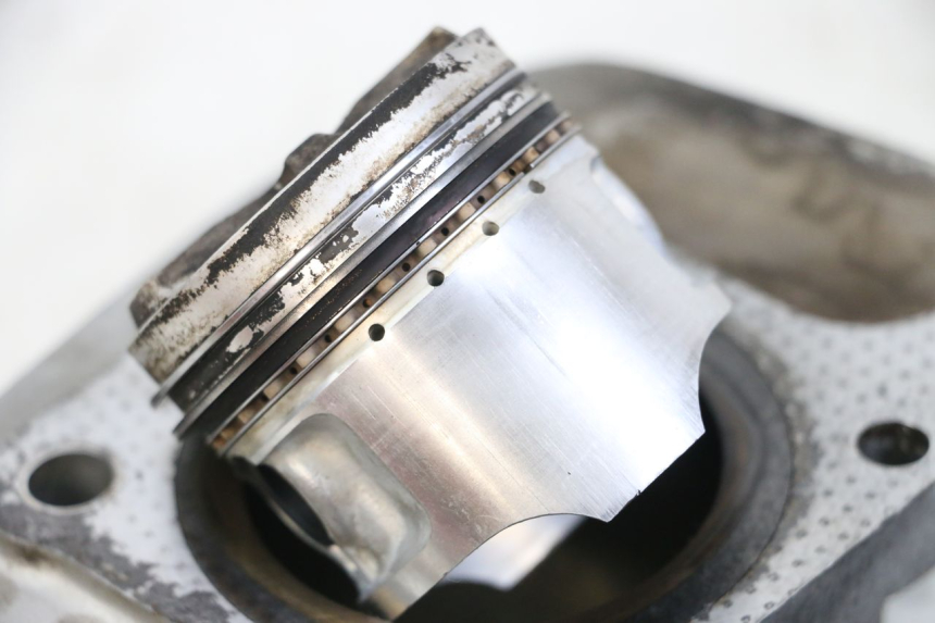 photo de CYLINDER BARREL PISTON SUZUKI GSX E 250 (1982 - 1983)