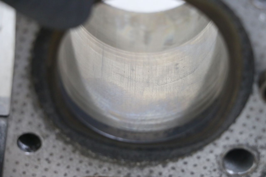 photo de CYLINDER BARREL PISTON SUZUKI GSX E 250 (1982 - 1983)
