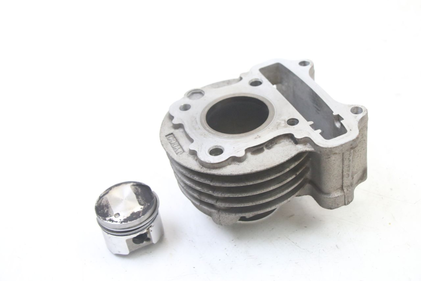 photo de CYLINDER BARREL PISTON PEUGEOT KISBEE 4T 50 (2010 - 2017)