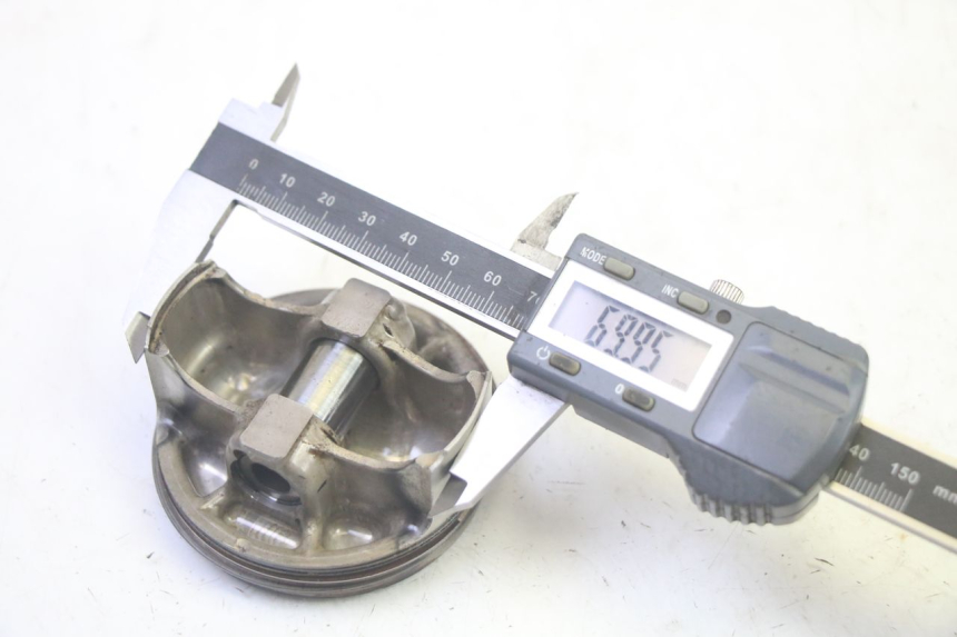 photo de CYLINDER BARREL PISTON YAMAHA TRICITY 300 (2020 - 2024) - Alternative angle