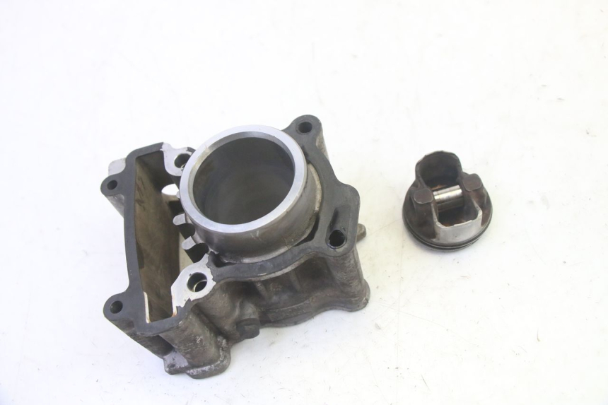 photo de CYLINDER BARREL PISTON YAMAHA X-MAX XMAX 125 (2010 - 2014)