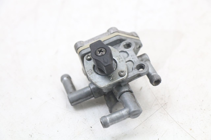 photo de FUEL TANK VALVE SUZUKI GS F 500 (2004 - 2007)