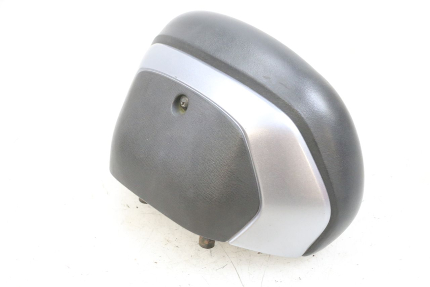 photo de BACKREST SYM GTS EVO 125 (2009 - 2013) - Zoom on usage condition