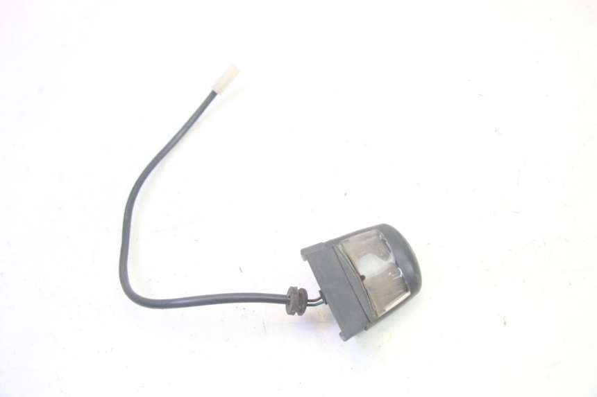 photo de LICENSE PLATE LIGHT PEUGEOT ELYSEO 125 (1999 - 2004) - Zoom on usage condition