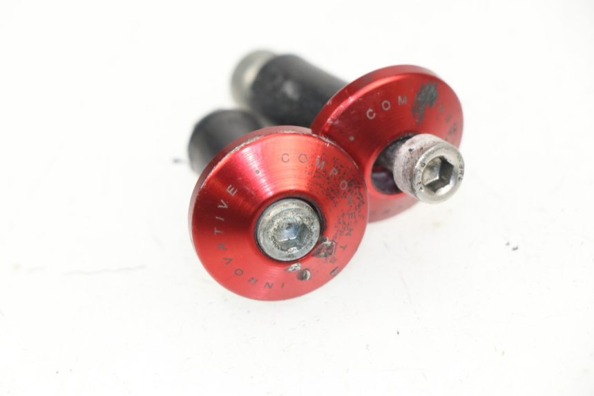 photo de HANDLEBAR ENDS TRIUMPH STREET TRIPLE 675 (2007 - 2012)