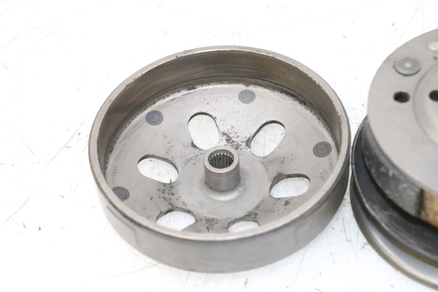 photo de CLUTCH PEUGEOT KISBEE 4T 50 (2018 - 2022) - Alternative perspective