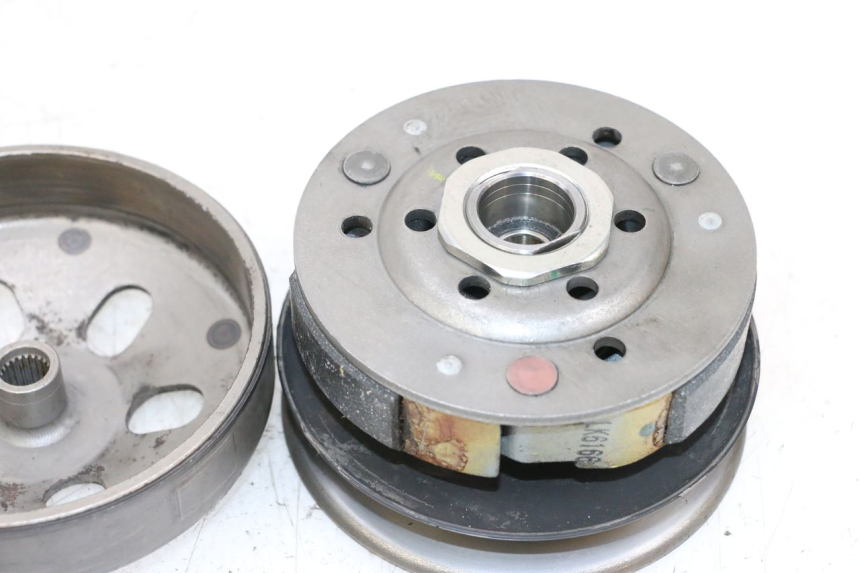 photo de CLUTCH PEUGEOT KISBEE 4T 50 (2018 - 2022) - Technical close-up