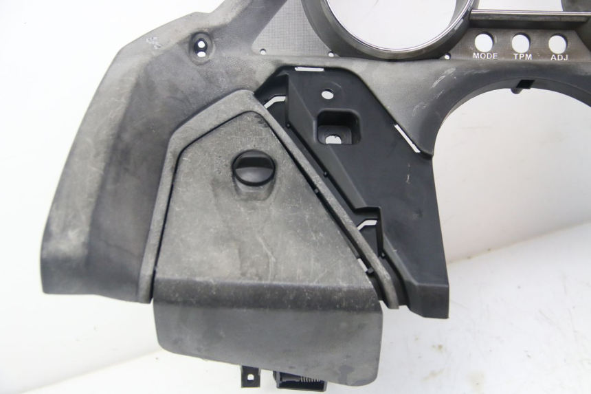 photo de SPEEDOMETER SURROUND KYMCO DINK STREET 125 (2009 - 2014)