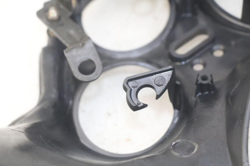 photo de SPEEDOMETER SURROUND TRIUMPH SPRINT ST 955 (1999 - 2001)