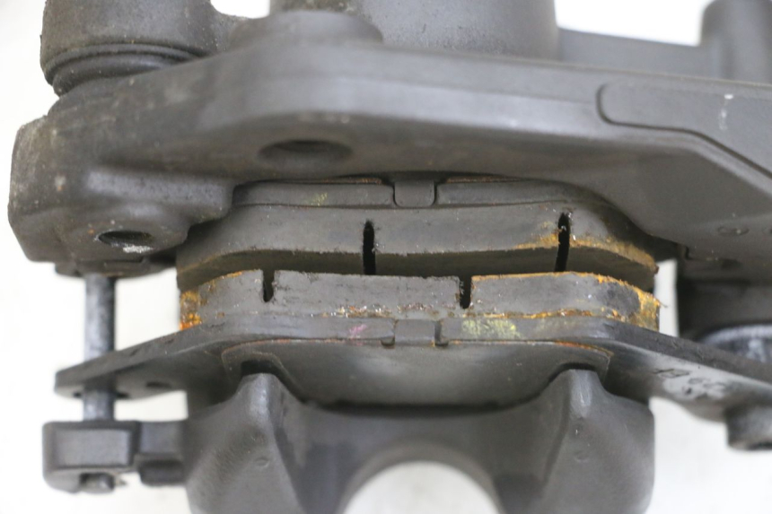 photo de REAR BRAKE CALIPER YAMAHA TRICITY 300 (2020 - 2024) - Zoom on usage condition