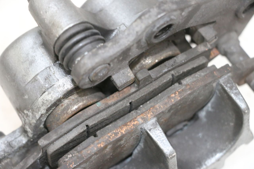 photo de REAR BRAKE CALIPER KAWASAKI ZR 7 750 (1999 - 2001) - Technical close-up