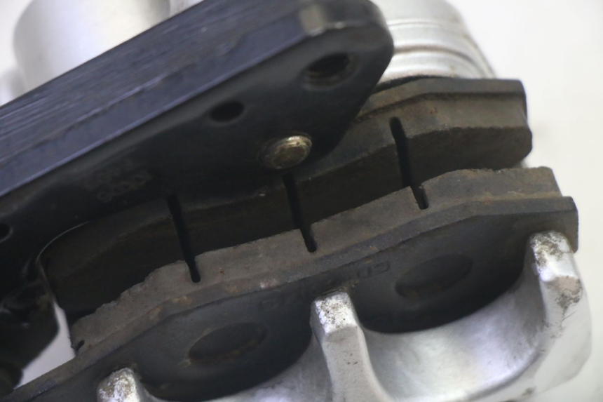 photo de FRONT BRAKE CALIPER KYMCO AGILITY 4T 50 (2018 - 2022) - Fixing points details