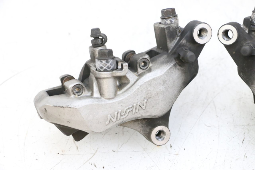 photo de FRONT BRAKE CALIPER YAMAHA FJR ABS 1300 (2006 - 2012) - Additional view of the item