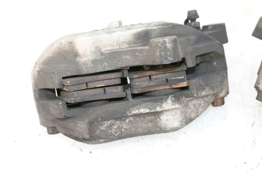 photo de FRONT BRAKE CALIPER YAMAHA FJR ABS 1300 (2006 - 2012) - Zoom on usage condition