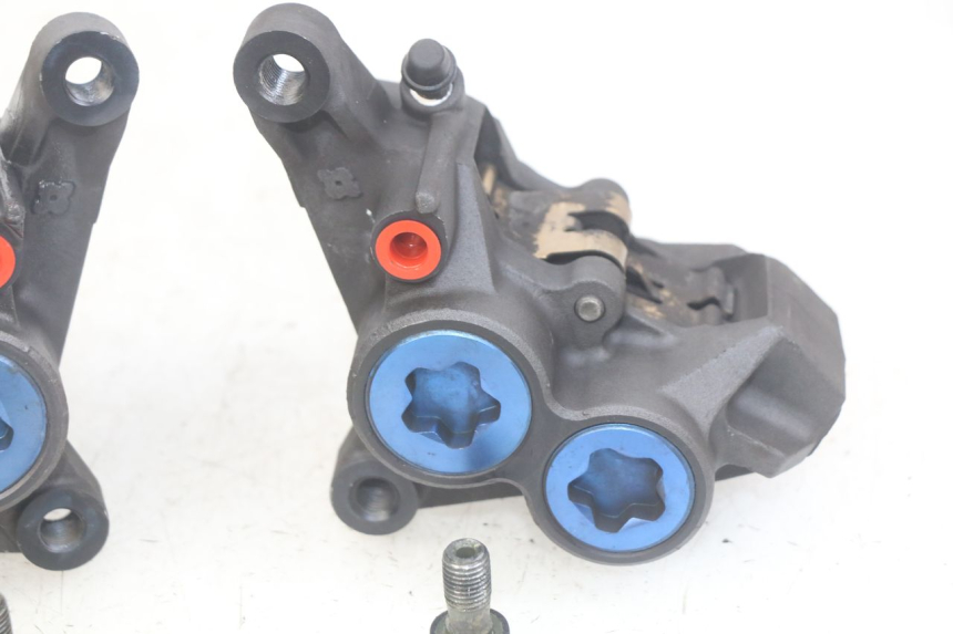 photo de FRONT BRAKE CALIPER YAMAHA FZS FAZER 600 (1998 - 2001)
