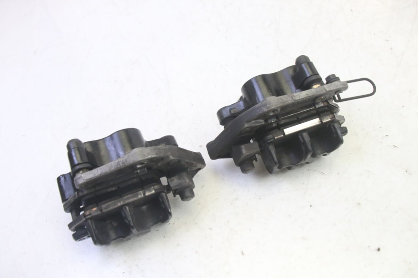 photo de FRONT BRAKE CALIPER SUZUKI GSF N BANDIT 600 (1996 - 1999) - Fixing points details