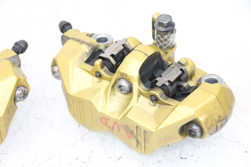 photo de FRONT BRAKE CALIPER SUZUKI GSXR GSX-R 1000 (2003 - 2004) - Surface and material condition
