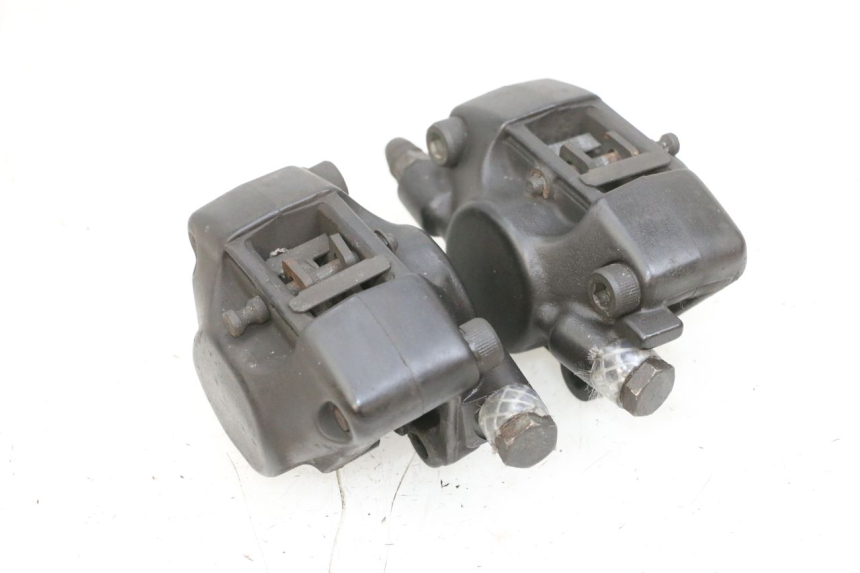 photo de FRONT BRAKE CALIPER PIAGGIO MP3 RL 250 (2007 - 2010) - Fixing points details