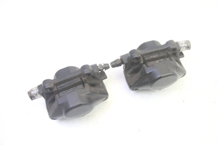 photo de FRONT BRAKE CALIPER PIAGGIO MP3 RL 250 (2007 - 2010) - Fixing points details