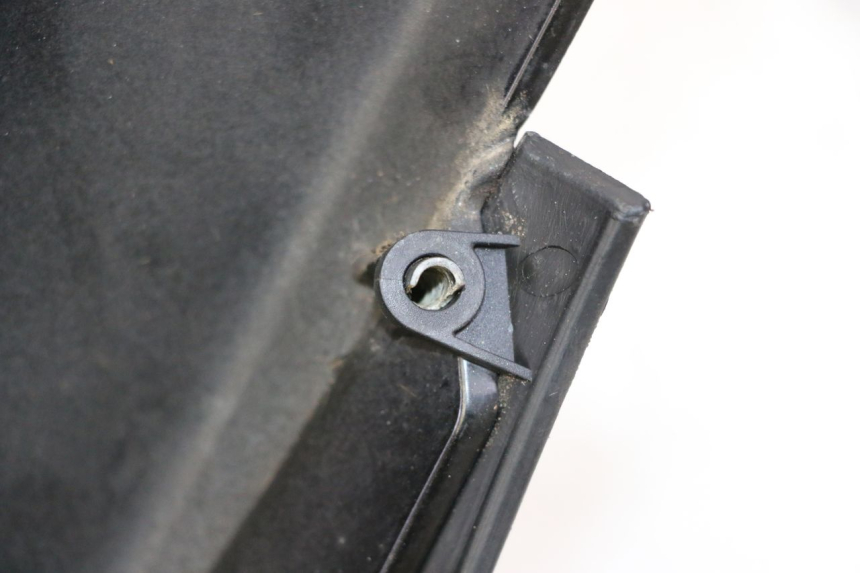 photo de LOWER FRONT FAIRING  PIAGGIO MP3 LT 300 (2010 - 2016) - Zoom on usage condition