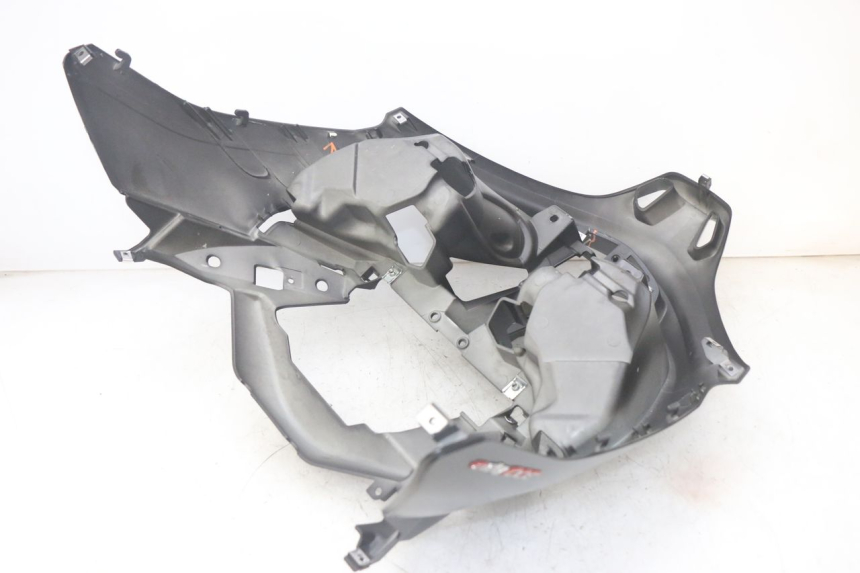 photo de FRONT FAIRING PIAGGIO MP3 HPE 300 (2019 - 2026) - Component detail