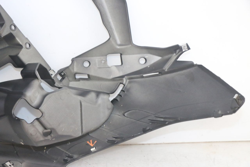 photo de FRONT FAIRING PIAGGIO MP3 HPE 300 (2019 - 2026) - Distinctive features